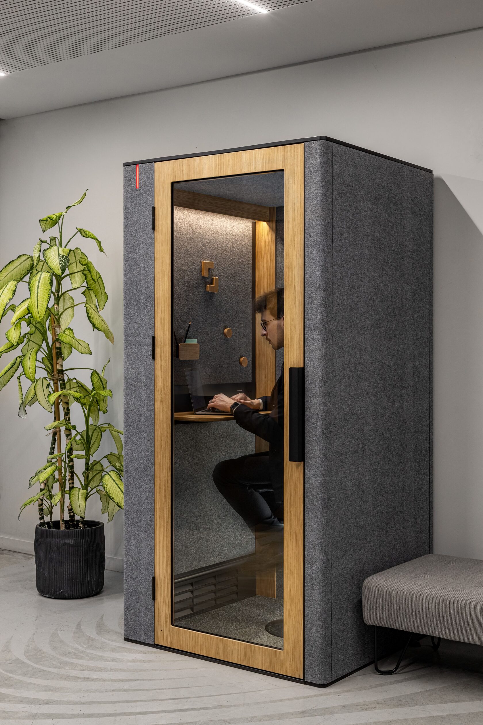 WorkBooth One, zvučno izolovana, mobilna, Eco-Friendly, Smart radna kabina