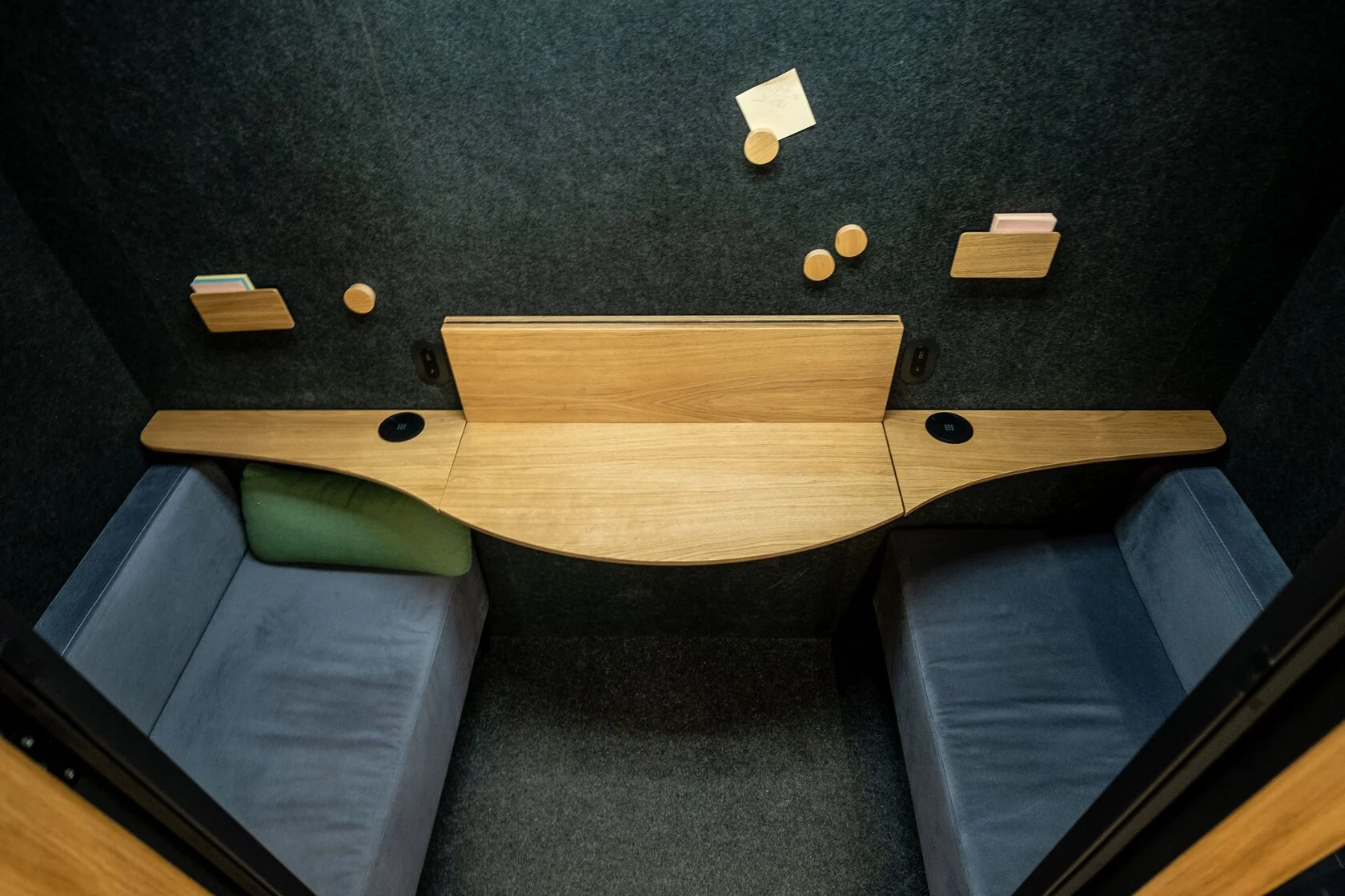 WorkBooth Two, zvučno izolovana, mobilna, Eco-Friendly, Smart radna kabina za dve osobe