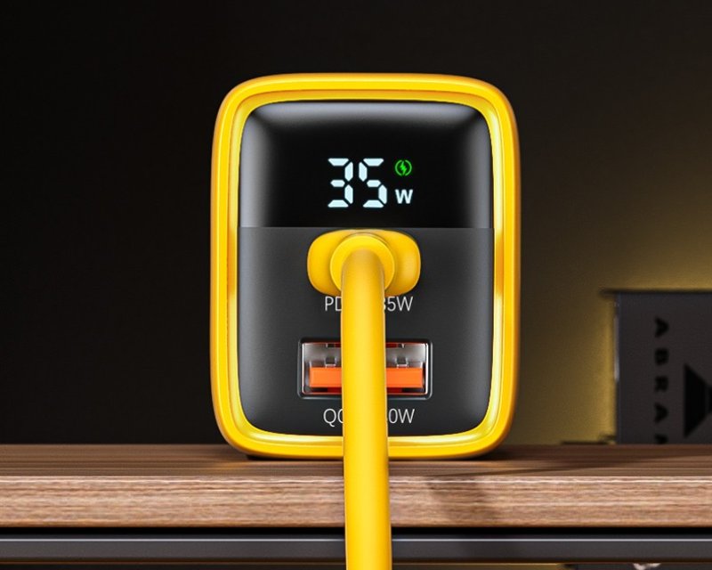 WEKOME Superbrzi Strujni GaN Punjac, 2-porta USB (3.0 i 3.1 tipC) 35W W,Display, žuti WP-U25, 561