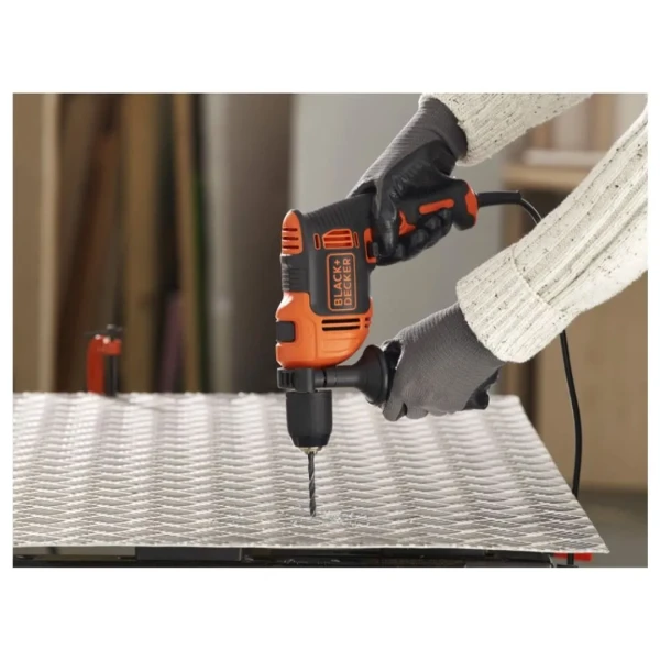 Black&Decker BLACK & DECKER BEH710SA32 Udarna bušilica + 32-delni set nastavaka