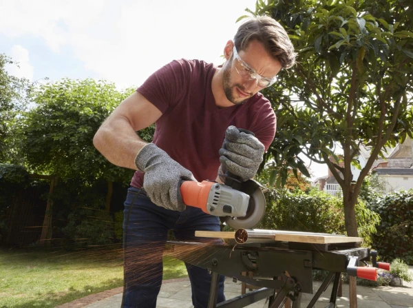 Black&Decker BLACK & DECKER BEG010 Ugaona brusilica 115 mm