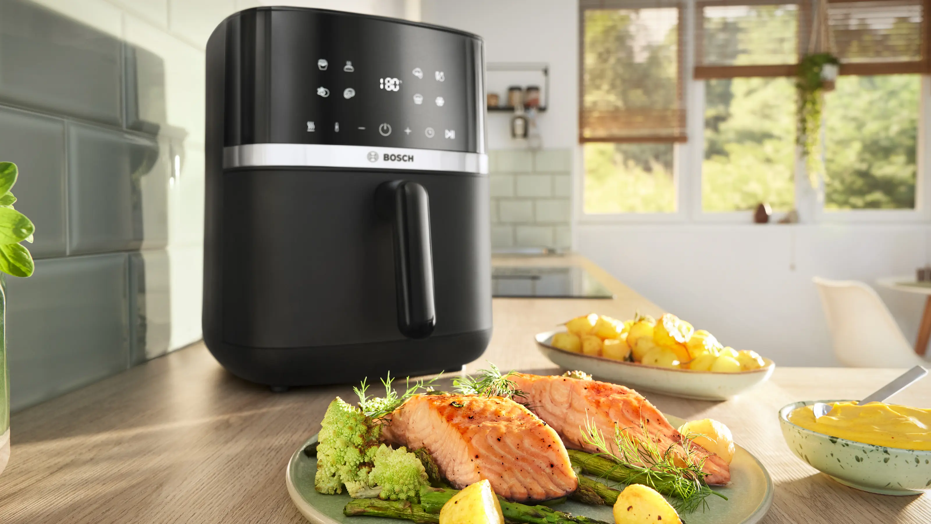 Bosch MAF462B0 Air Fryer - 2050W, 6.1L, Crna