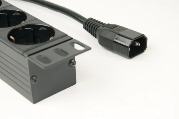 Razno EG-PDU-014-C14 Gembird C14 Produzni kabl sa zastitom 8 uticnica 10A, PDU 1U 3M