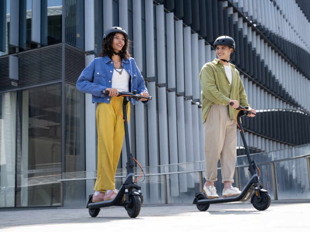 SEGWAY Elektricni Trotinet NINEBOT E2 E II
